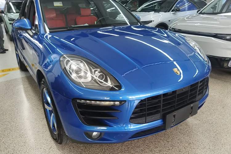 Used Porsche Macan 2016 Macan 2.0T Front Right 45 Deg