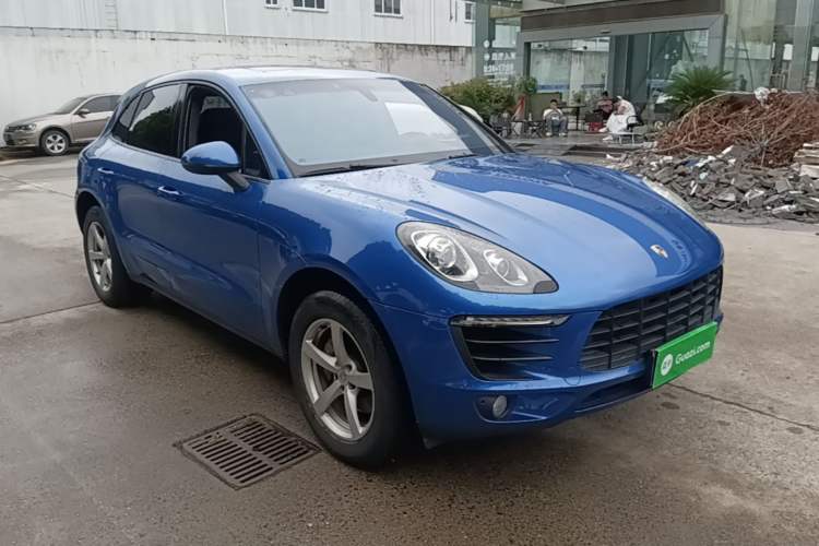 Used Porsche Macan 2016 Macan 2.0T Front Right 45 Deg