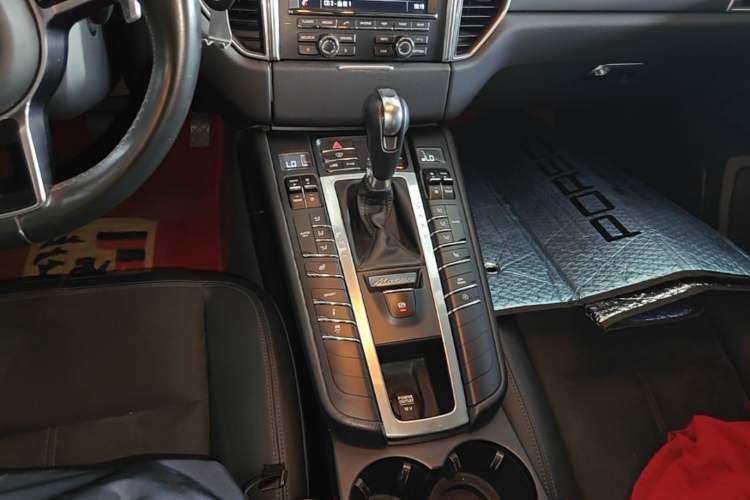 Used Porsche Macan 2016 Macan 2.0T Gear Lever