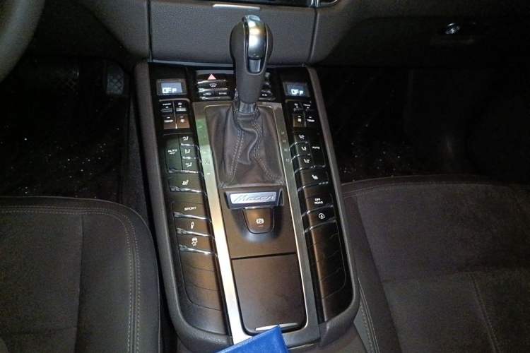 Used Porsche Macan 2016 Macan 2.0T Gear Lever
