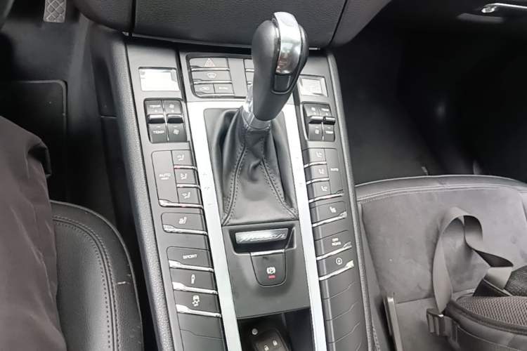 Used Porsche Macan 2016 Macan 2.0T Gear Lever