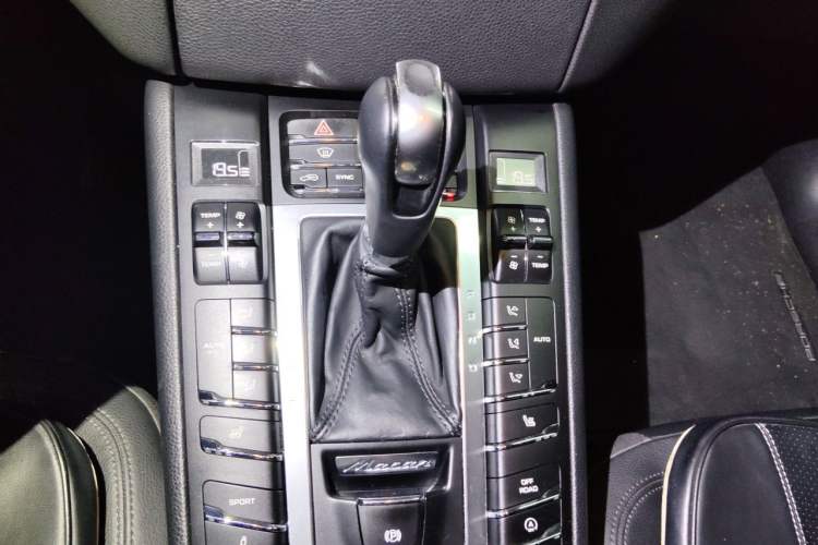 Used Porsche Macan 2016 Macan 2.0T Gear Lever