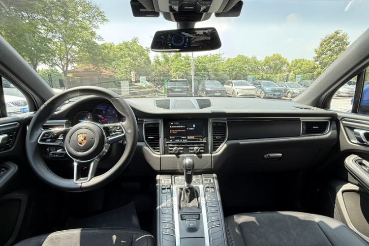 Used Porsche Macan 2016 Macan 2.0T Interior 1