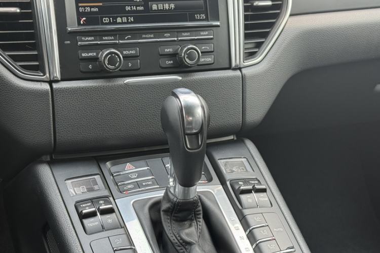 Used Porsche Macan 2016 Macan 2.0T Interior 2