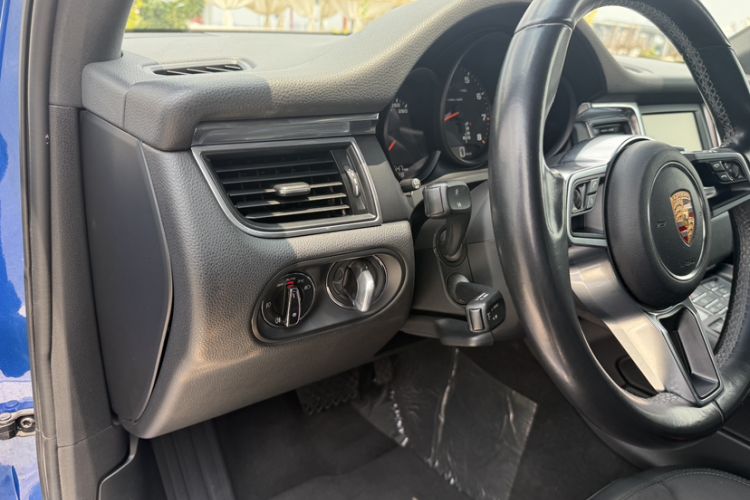 Used Porsche Macan 2016 Macan 2.0T Interior 4