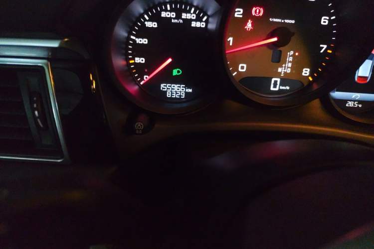 Used Porsche Macan 2016 Macan S 3.0T Odometer Close Up