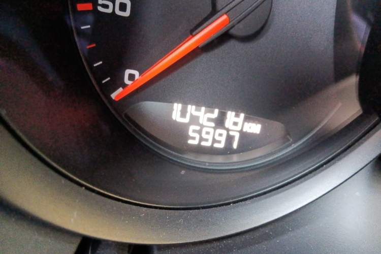 Used Porsche Macan 2016 Macan 2.0T Odometer Close Up