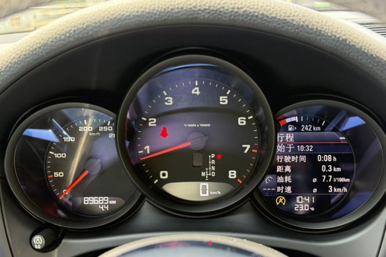 Used Porsche Macan 2016 Macan 2.0T Odometer Close Up