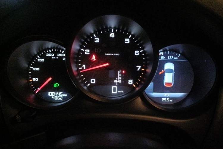 Used Porsche Macan 2016 Macan 2.0T Odometer Close Up