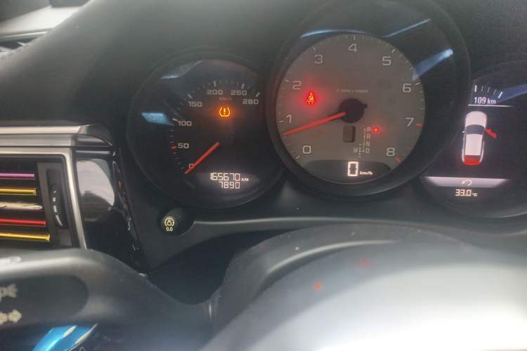 Used Porsche Macan 2016 Macan S 3.0T Odometer Close Up