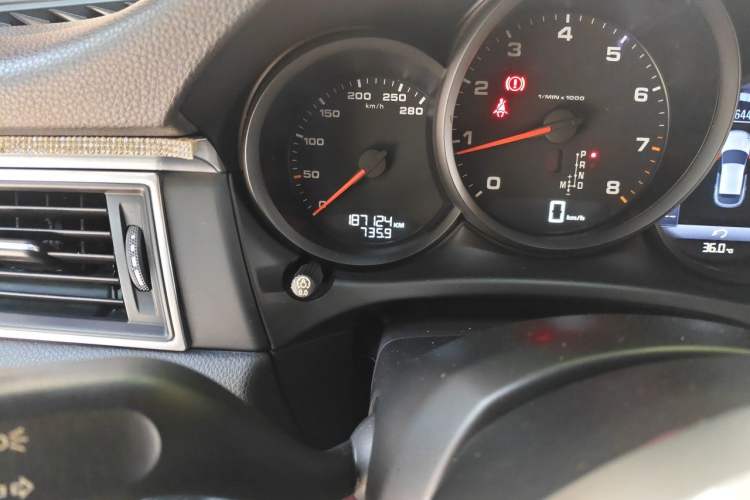 Used Porsche Macan 2016 Macan 2.0T Odometer Close Up