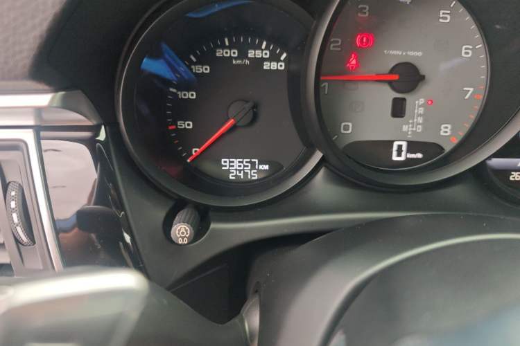 Used Porsche Macan 2016 Macan S 3.0T Odometer Close Up