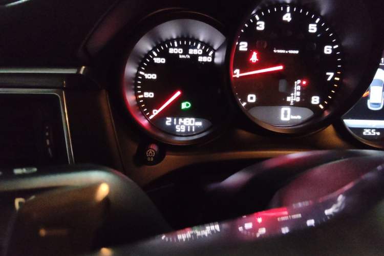 Used Porsche Macan 2016 Macan 2.0T Odometer Close Up