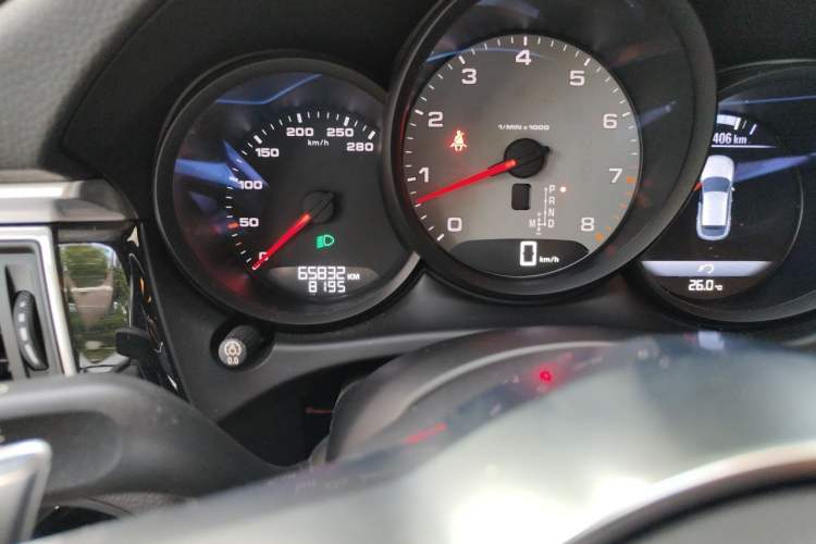 Used Porsche Macan 2016 Macan S 3.0T Odometer Close Up