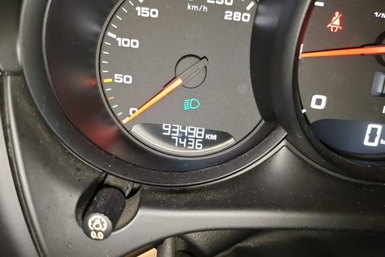 Used Porsche Macan 2016 Macan 2.0T Odometer Close Up