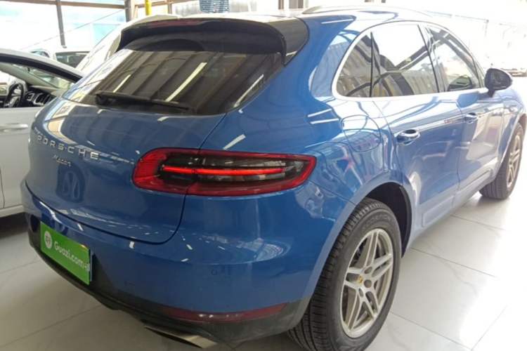 Used Porsche Macan 2016 Macan 2.0T Rear Right 45 Deg