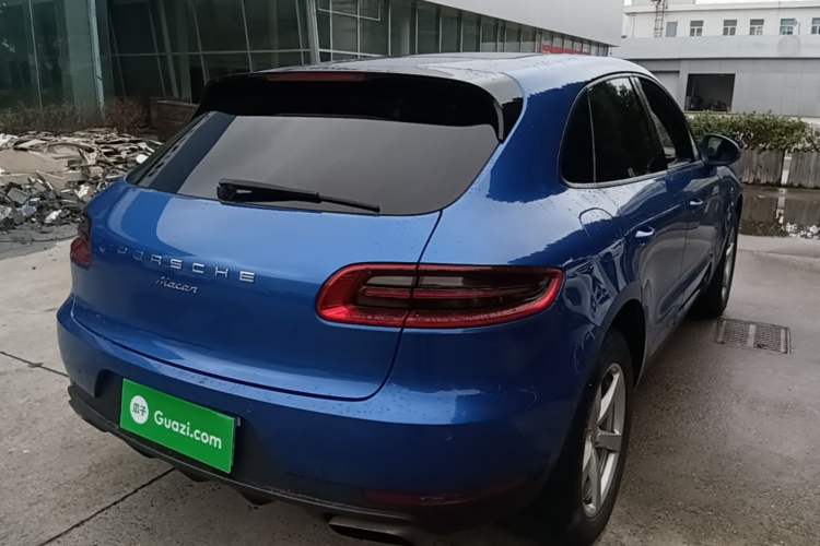 Used Porsche Macan 2016 Macan 2.0T Rear Right 45 Deg