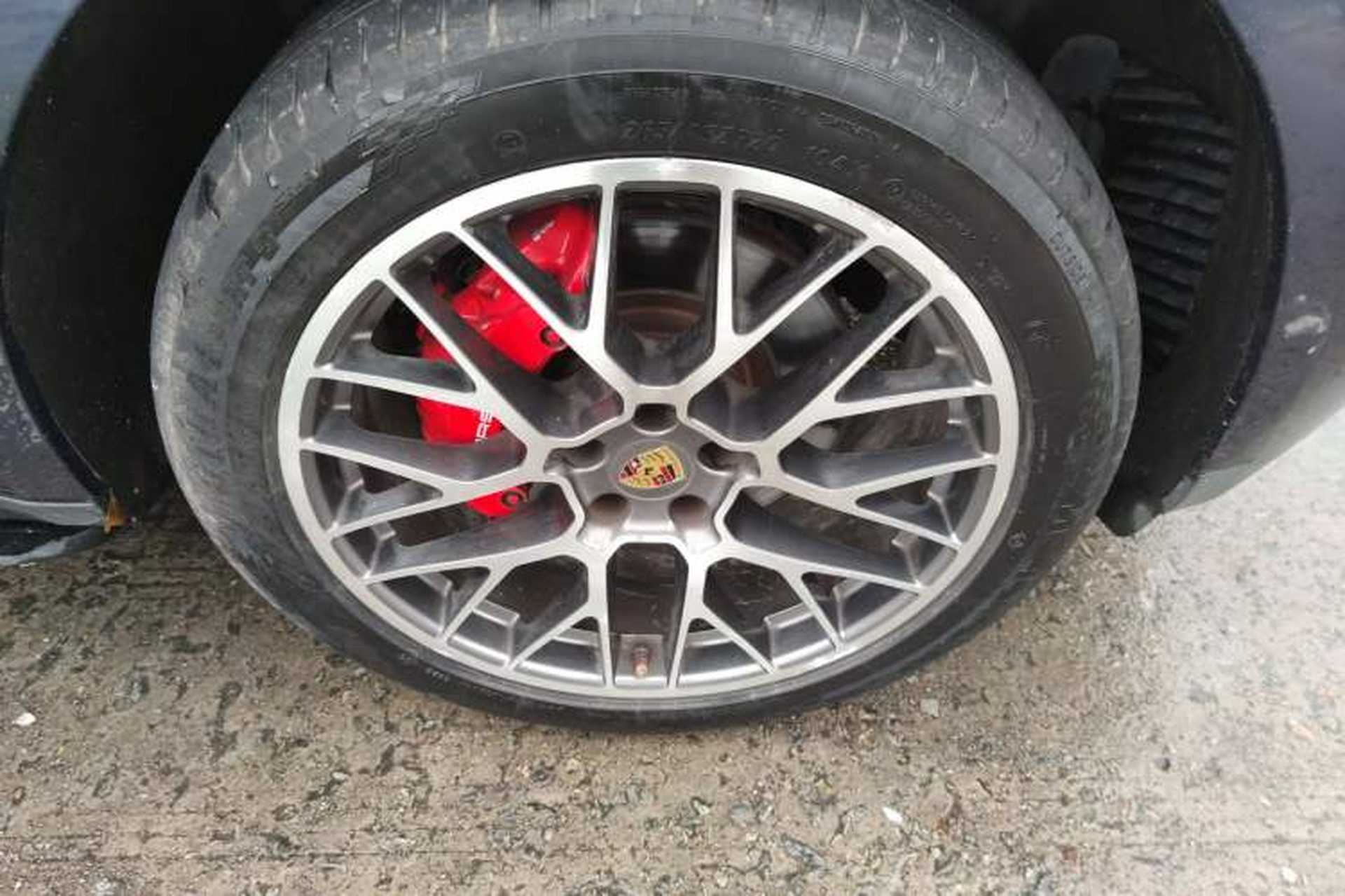 Used Porsche Macan 2016 Macan S 3.0T Right Front Wheel Hub