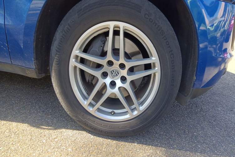 Used Porsche Macan 2016 Macan 2.0T Right Front Wheel Hub
