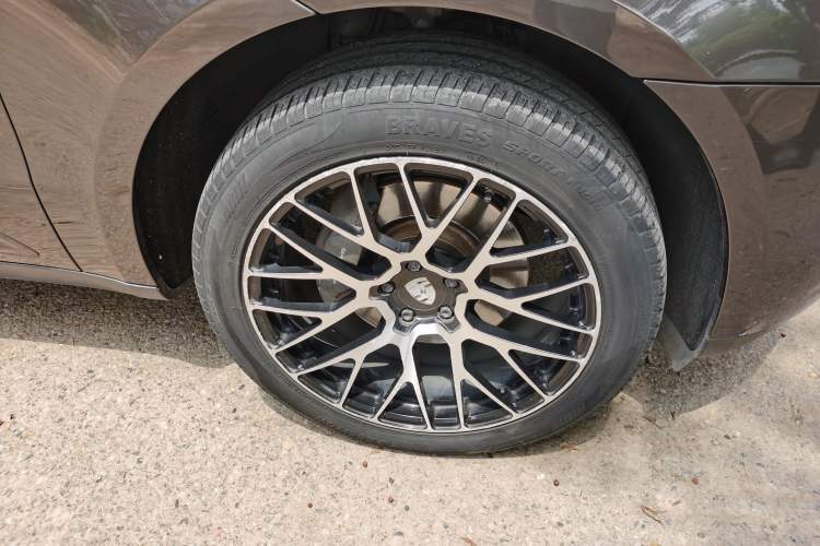 Used Porsche Macan 2016 Macan 2.0T Right Front Wheel Hub