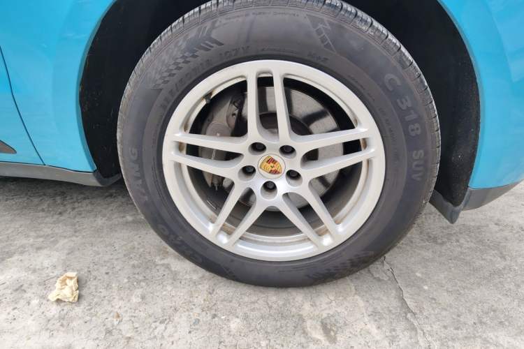 Used Porsche Macan 2016 Macan 2.0T Right Front Wheel Hub