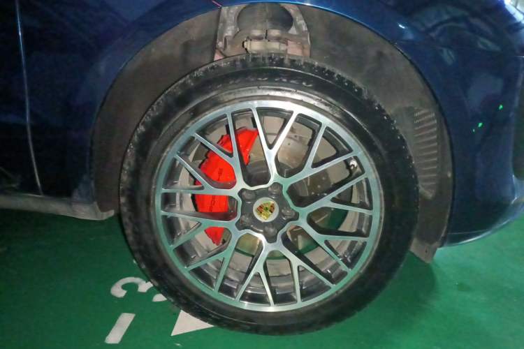 Used Porsche Macan 2016 Macan S 3.0T Right Front Wheel Hub