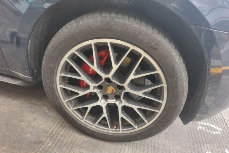 Used Porsche Macan 2016 Macan S 3.0T Right Front Wheel Hub