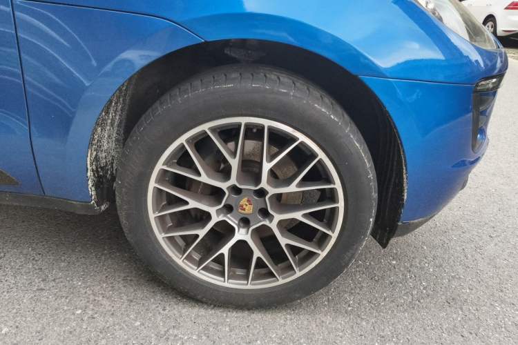 Used Porsche Macan 2016 Macan 2.0T Right Front Wheel Hub