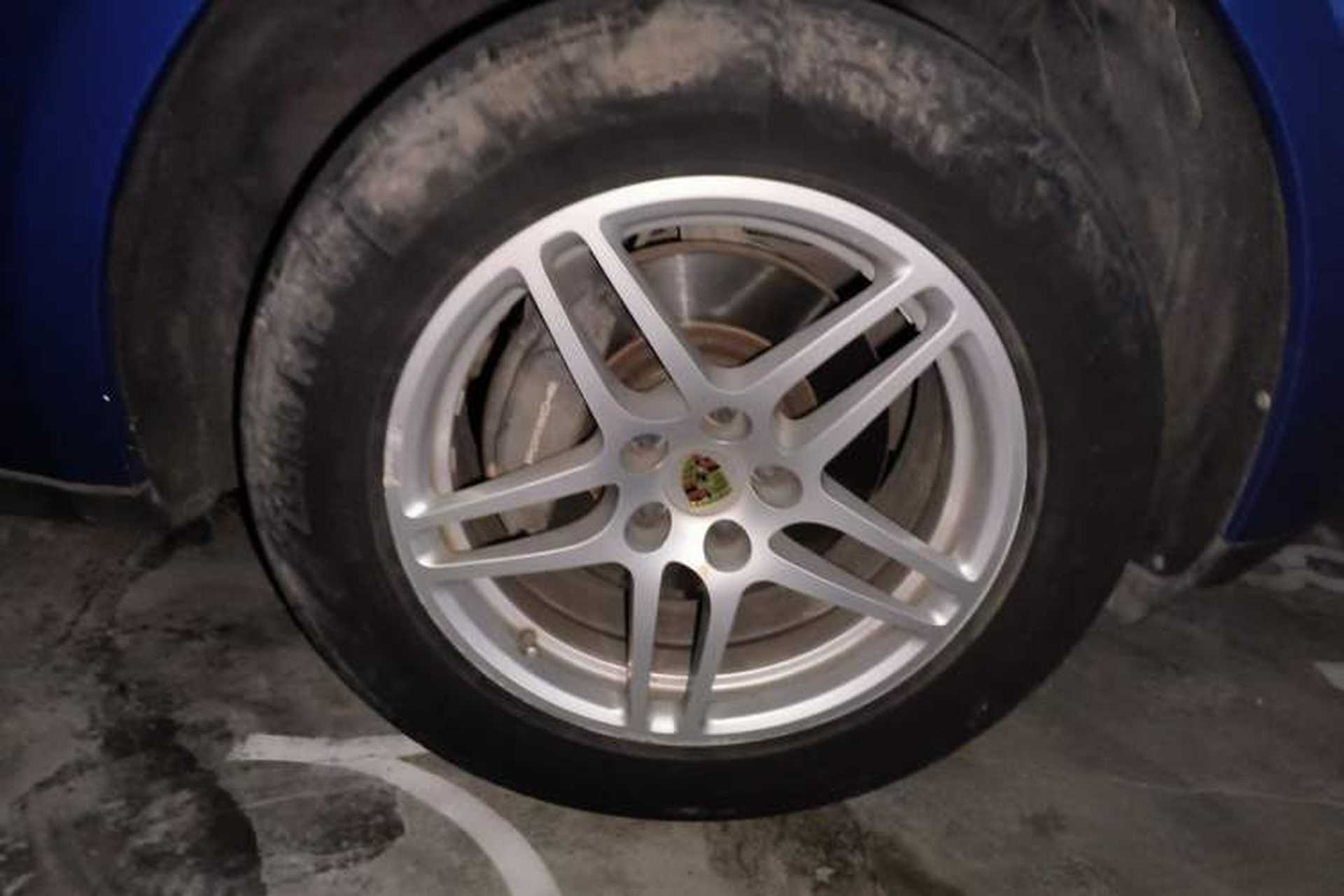 Used Porsche Macan 2016 Macan 2.0T Right Front Wheel Hub