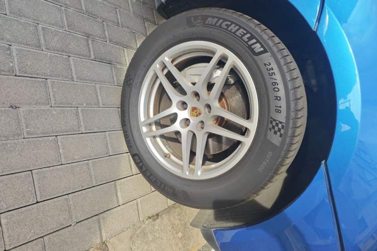 Used Porsche Macan 2016 Macan 2.0T Right Front Wheel Hub