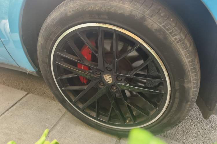 Used Porsche Macan 2016 Macan 2.0T Right Front Wheel Hub
