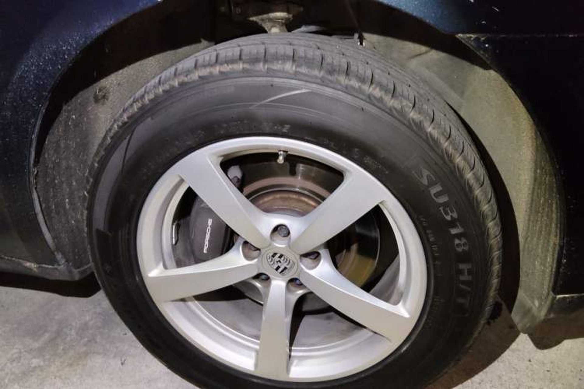 Used Porsche Macan 2016 Macan 2.0T Right Front Wheel Hub
