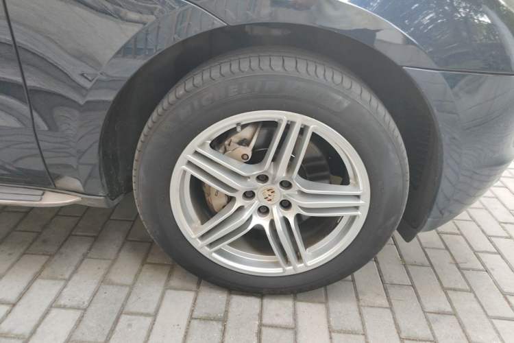 Used Porsche Macan 2016 Macan S 3.0T Right Front Wheel Hub