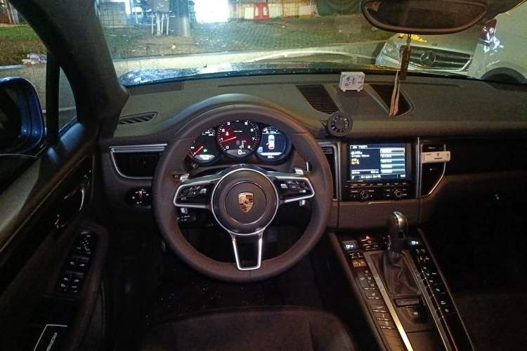 Used Porsche Macan 2016 Macan 2.0T Steering Wheel