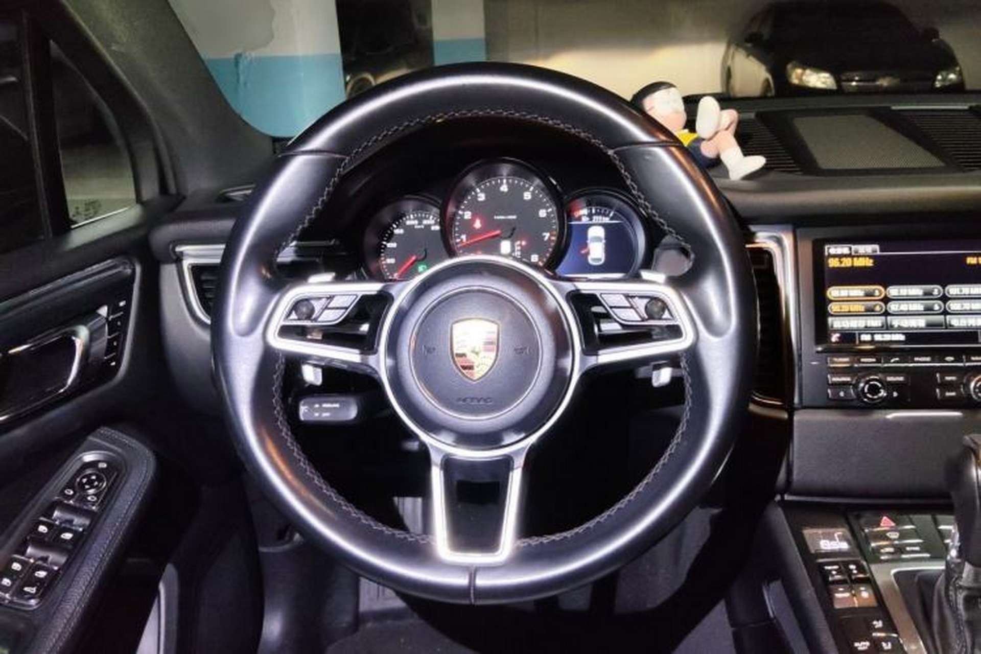 Used Porsche Macan 2016 Macan 2.0T Steering Wheel