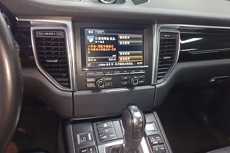 Used Porsche Macan 2016 Macan S 3.0T Audio And AC Panel