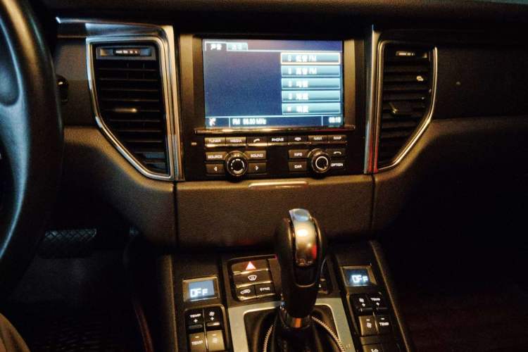 Used Porsche Macan 2016 Macan 2.0T Audio And AC Panel