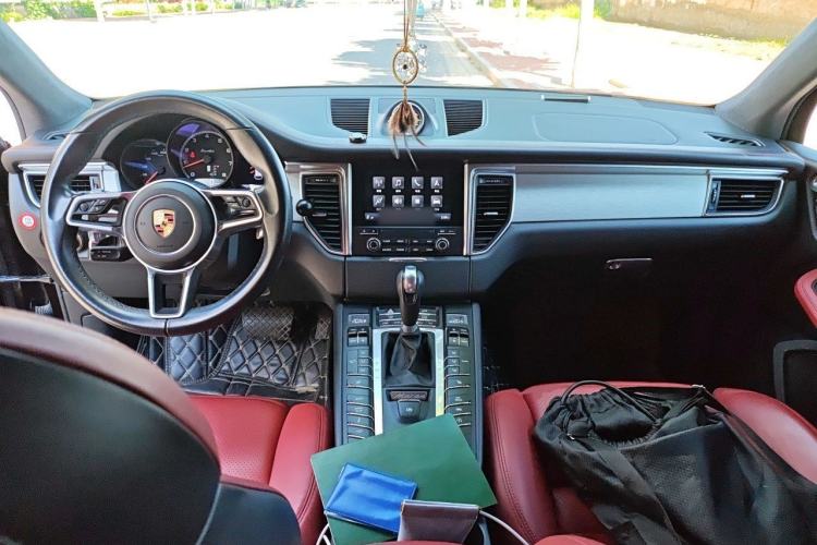 Used Porsche Macan  Center Console