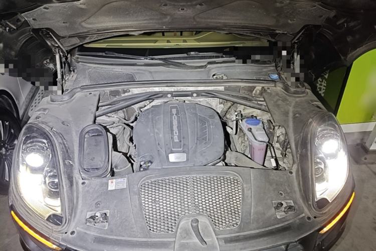 Used Porsche Macan 2016 Macan 2.0T Engine Bay