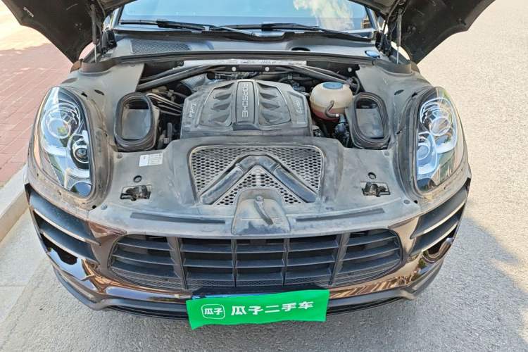 Used Porsche Macan  Engine Bay