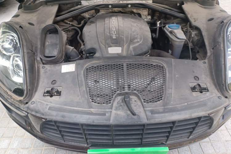 Used Porsche Macan 2016 Macan 2.0T Engine Bay