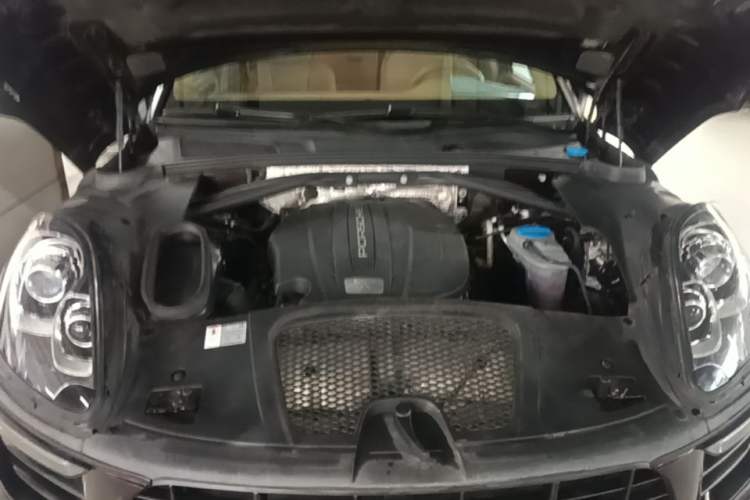 Used Porsche Macan 2016 Macan 2.0T Engine Bay