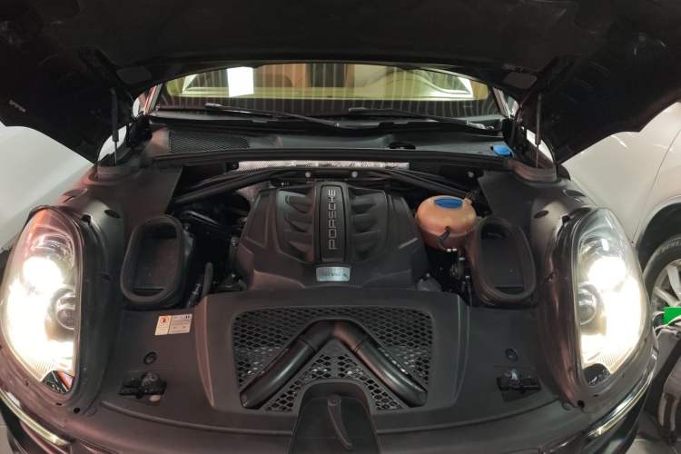Used Porsche Macan 2016 Macan S 3.0T Engine Bay