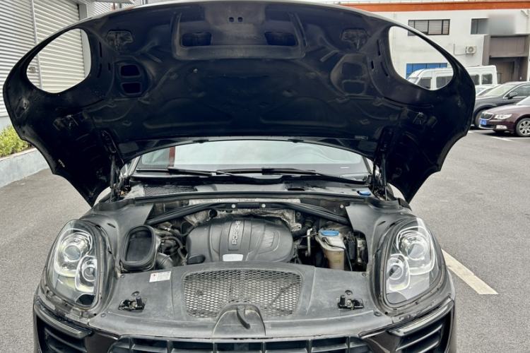 Used Porsche Macan 2016 Macan 2.0T Engine Bay