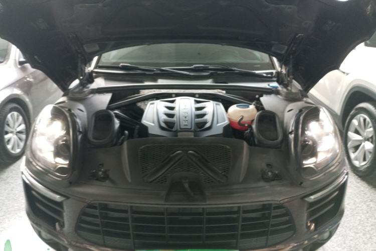 Used Porsche Macan 2016 Macan S 3.0T Engine Bay