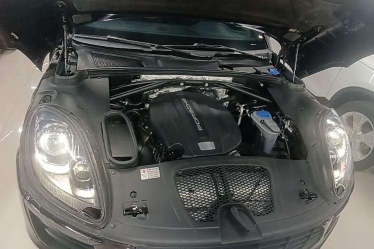 Used Porsche Macan 2016 Macan 2.0T Engine Bay