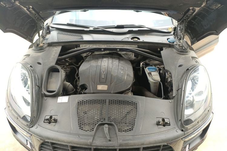 Used Porsche Macan 2016 Macan 2.0T Engine Bay