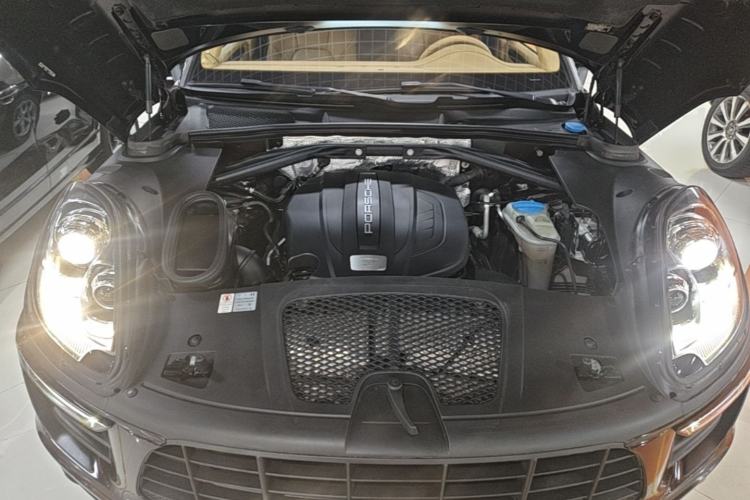 Used Porsche Macan 2016 Macan 2.0T Engine Bay