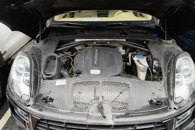 Used Porsche Macan 2016 Macan 2.0T Engine Bay