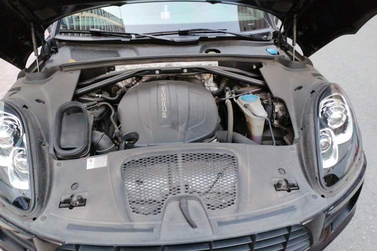 Used Porsche Macan 2016 Macan 2.0T Engine Bay